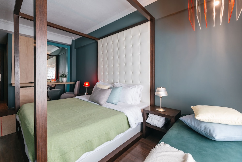 DELUXE, DOUBLE BED