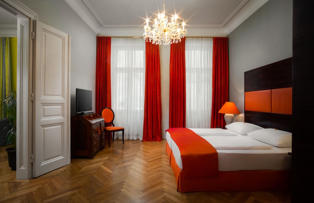 DELUXE, SUITE, DOUBLE BED, SOFA