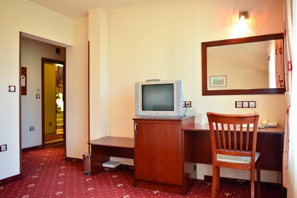 Martin Hotel 37/45