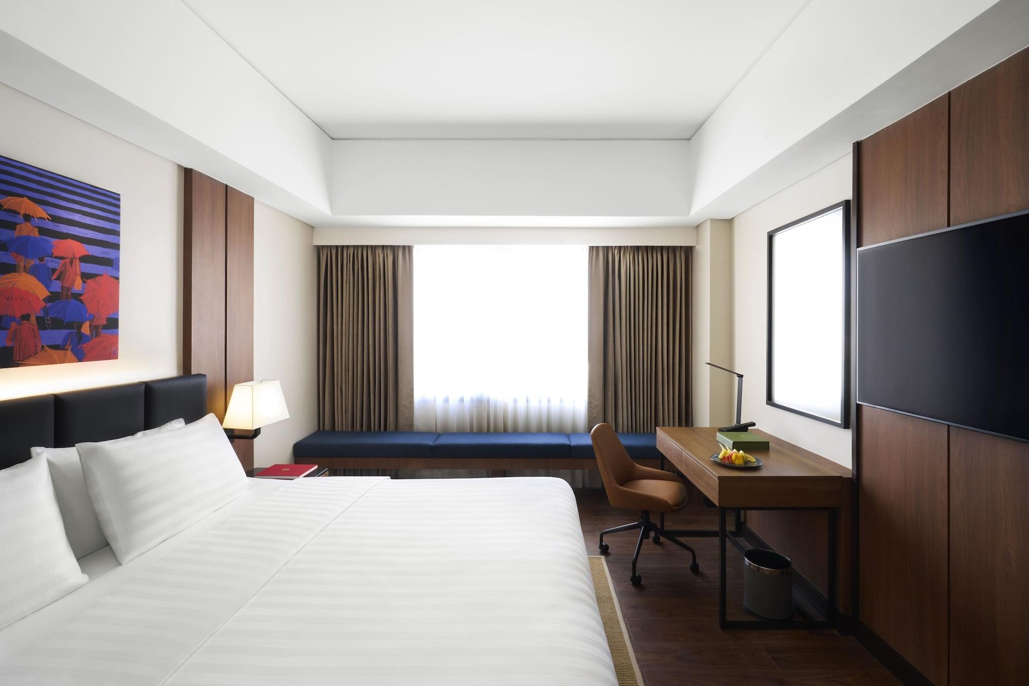 1 Bedroom, King Bed, Living Area, Laundry, Kitchenette