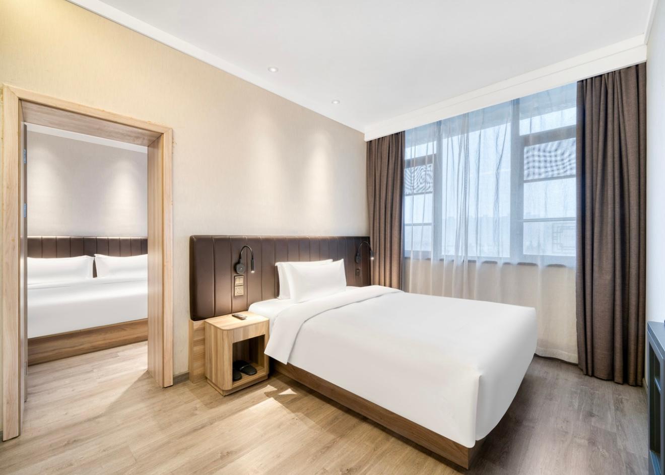 Suite, King Bed