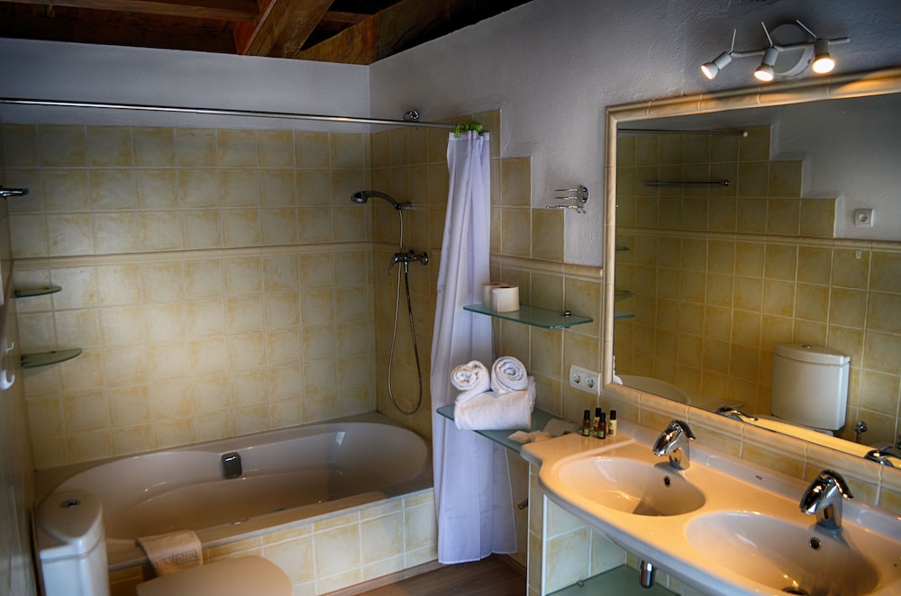 Hotel Restaurant Spa Mas Ses Vinyes 45/50