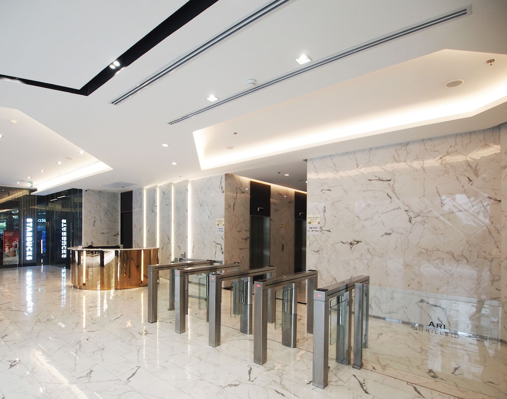The Quarter Hotel Ari 9/50