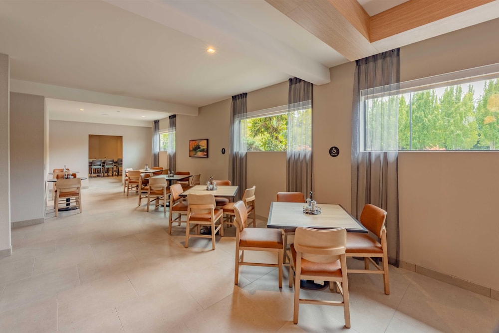 Hyatt House Portland Airport 36/50