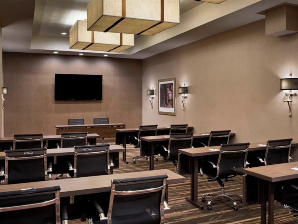 Sonesta Hotel Baltimore Inner Harbor 48/60