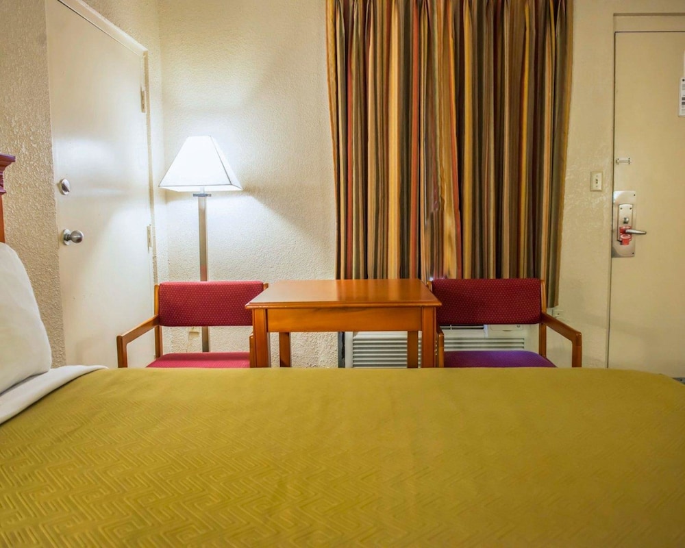 Econo Lodge Panama City St. Andrews 23/44