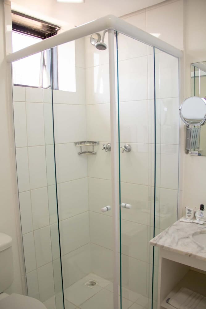Twin Towers Flat 8/62