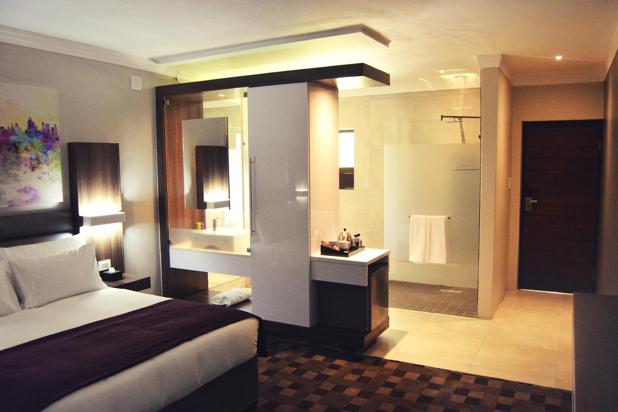 غرفة سوبيريور بسرير كينج وسرير كوين، Palm Swift Luxury Accommodation 2/2