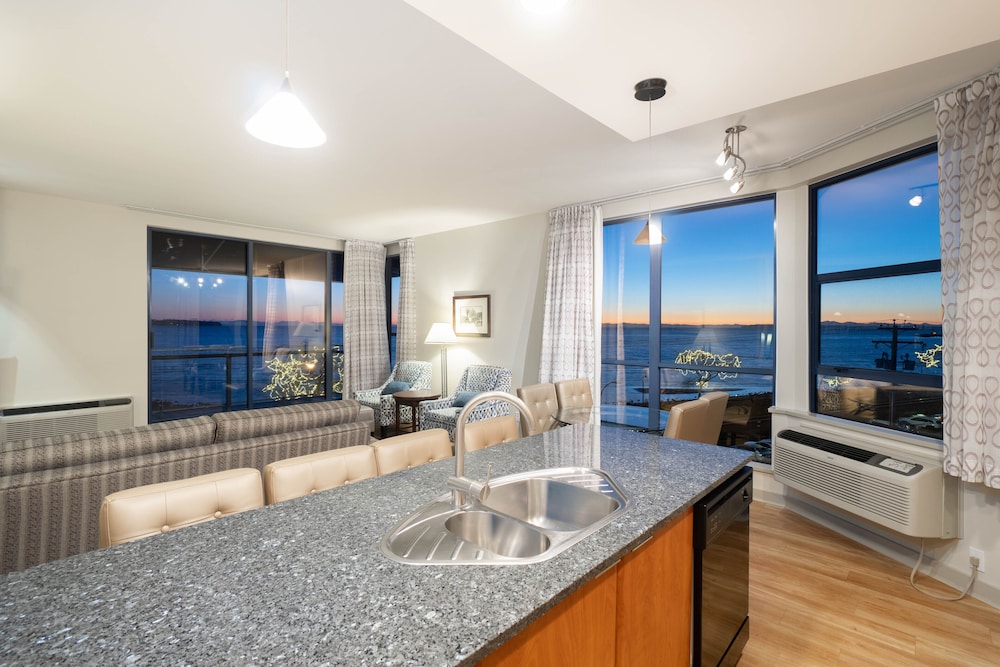 Ocean Promenade Hotel 69/69