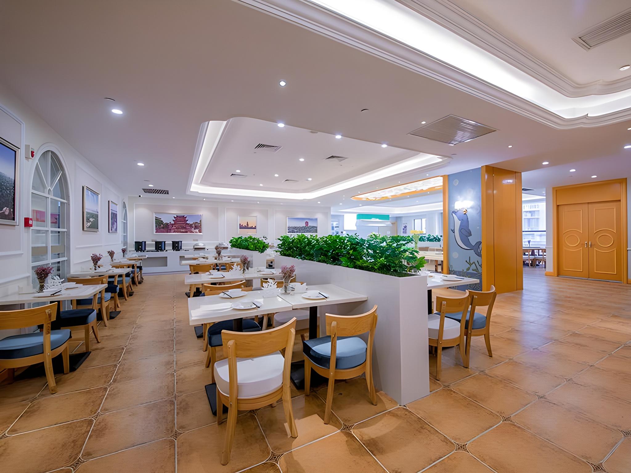 Vienna International Hotel (Wuhan Hanxi) 62/66