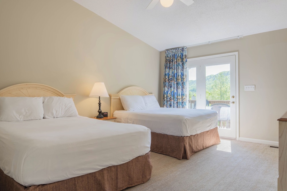 1 Bedroom, Condo, 2 Queen Beds, Partial Kitchen, Sofa, Hot Tub, Kitchen