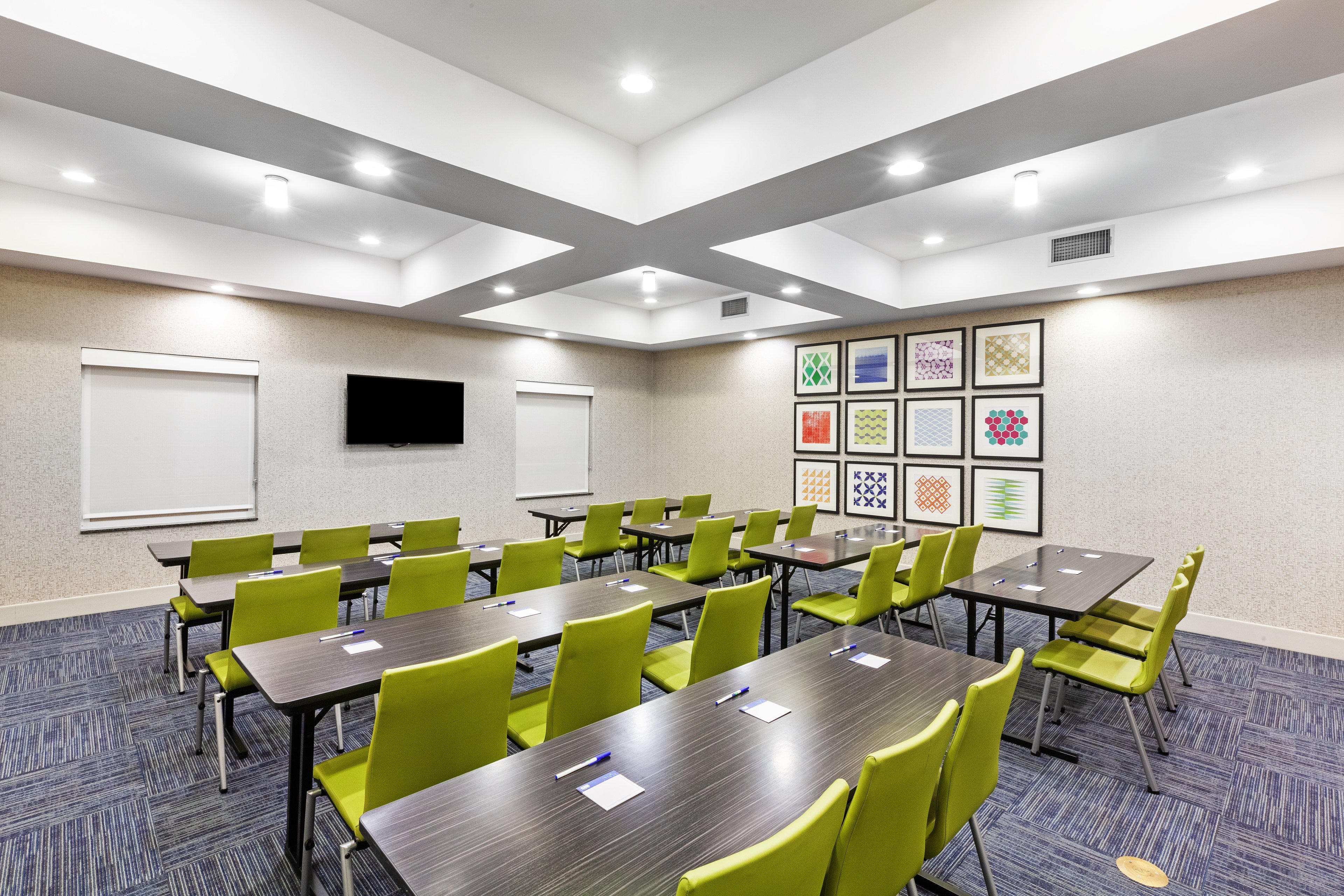 Holiday Inn Express & Suites Port Arthur Central-Mall Area 40/52