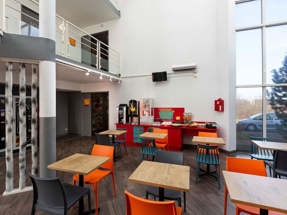 restaurant cafeteria