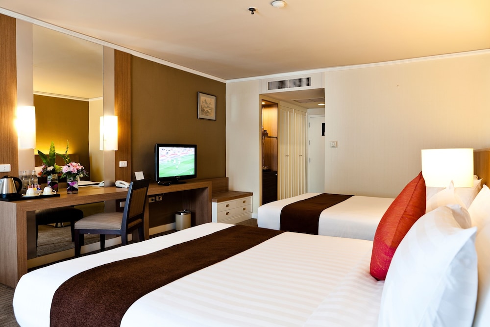 Royal Princess Larn Luang Bangkok Hotel 16/69