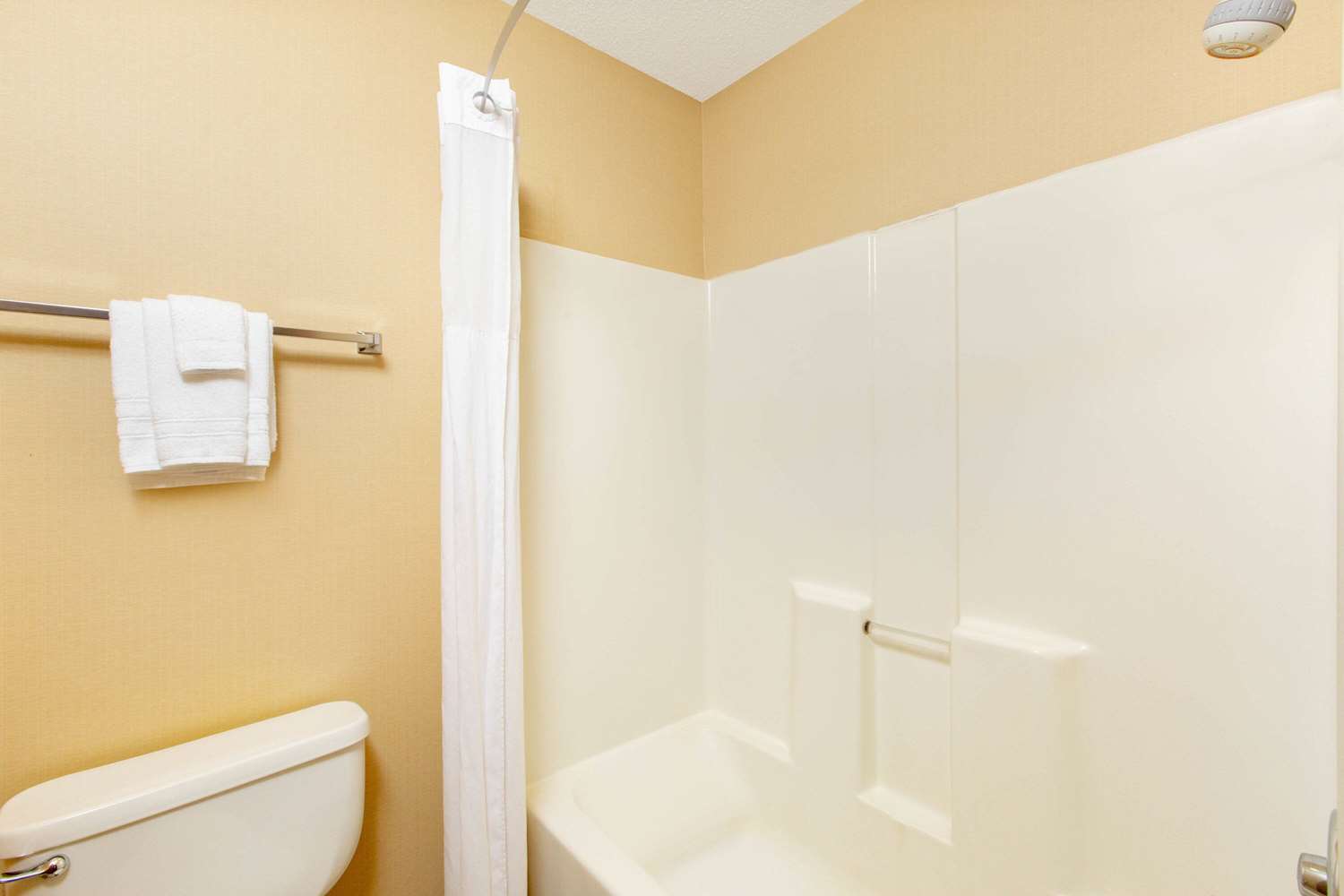 Days Inn by Wyndham Salina I-70 26/27