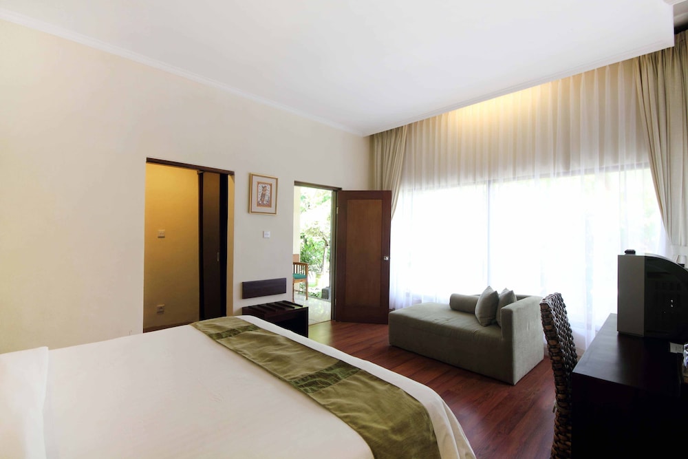 Respati Beach Hotel 31/66