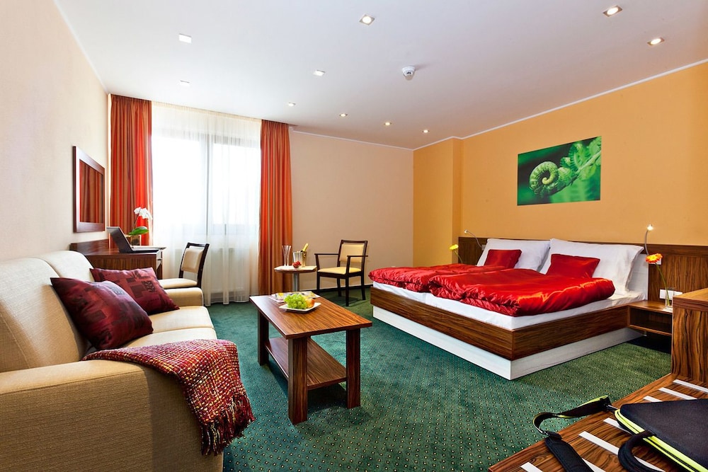 Viktor Hotel 27/55