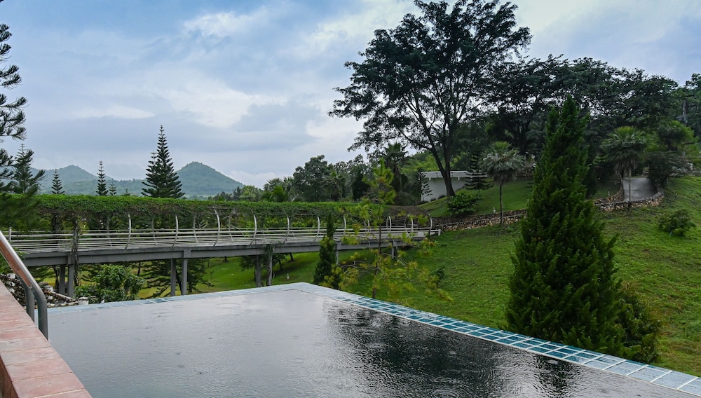 Swiss Valley Hip Resort Ratchaburi 46/50