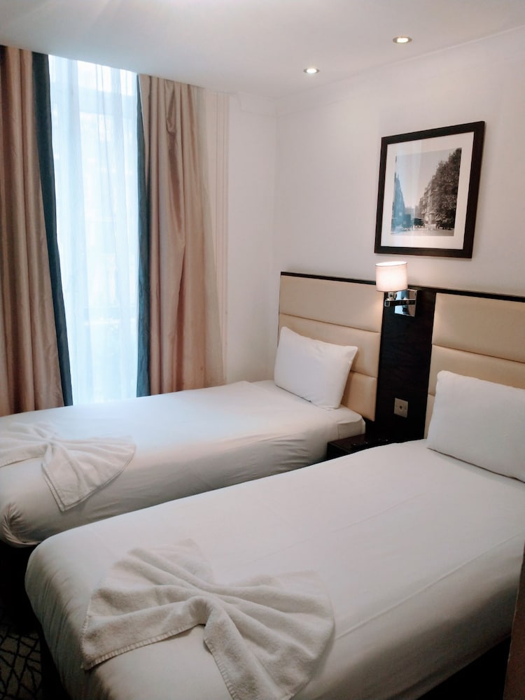 Edward Hotel Paddington 9/65