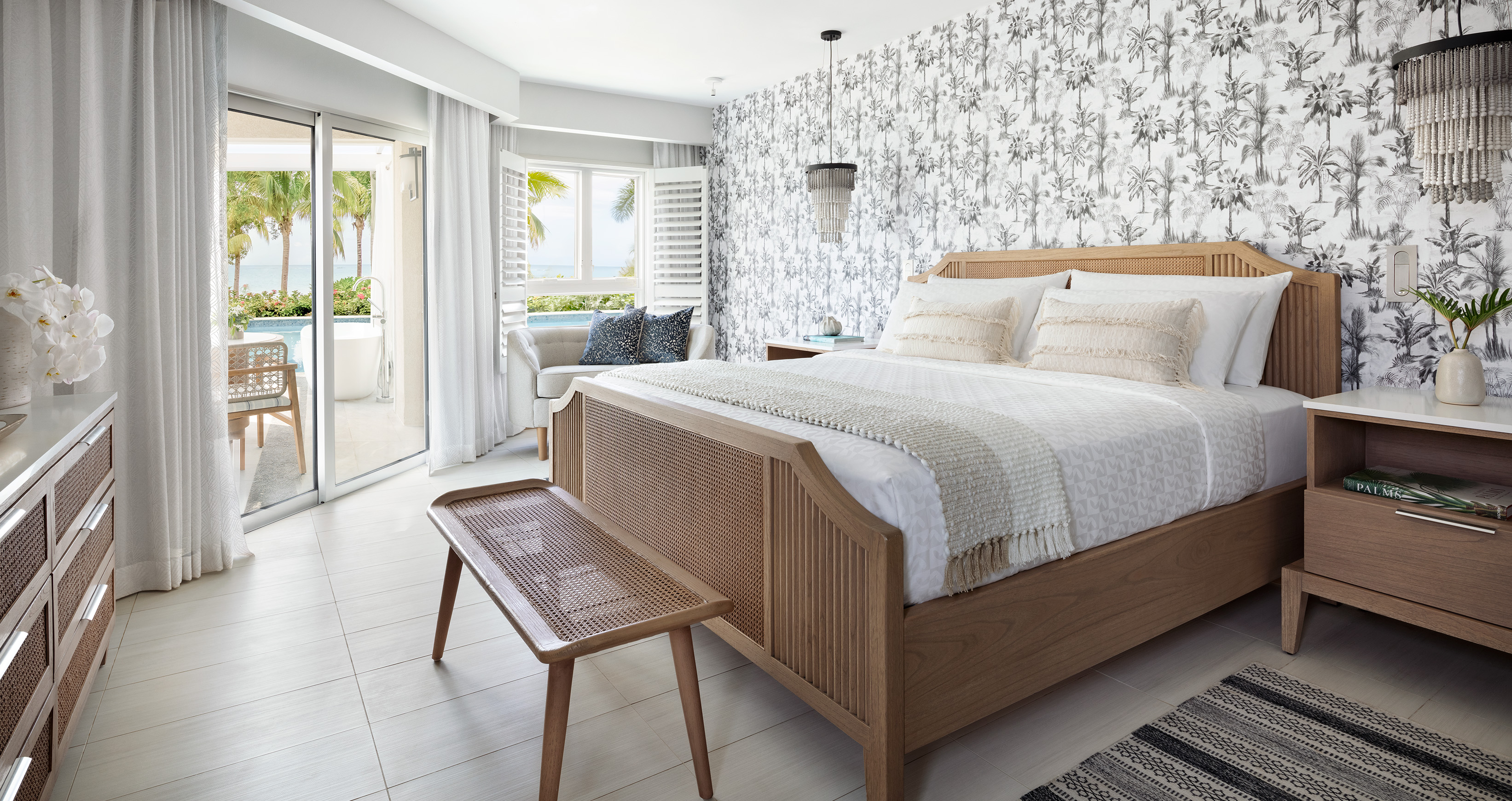 Swim Up, Suite, Beach Front, Patio, Bathtub, Club Floor