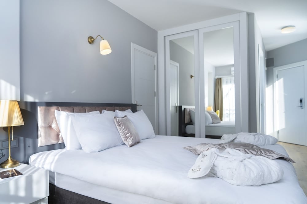 Niss Lara Hotel 4/66