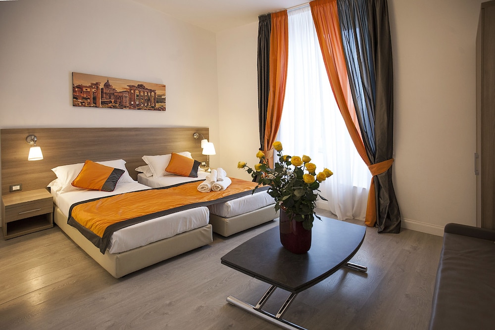 Roman Holidays 25/66
