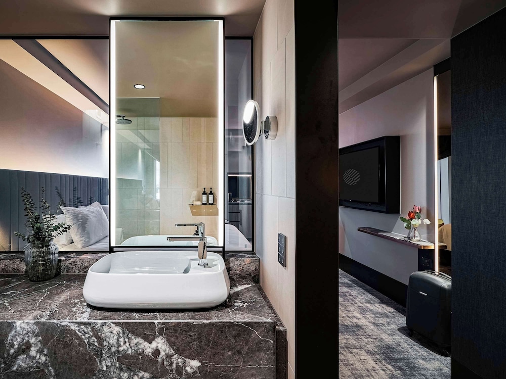 غرفة ديلوكس تنفيذية بسرير كينج مع دخول صالة النادي في طابق مرتفع، Pullman East Melbourne 10/10
