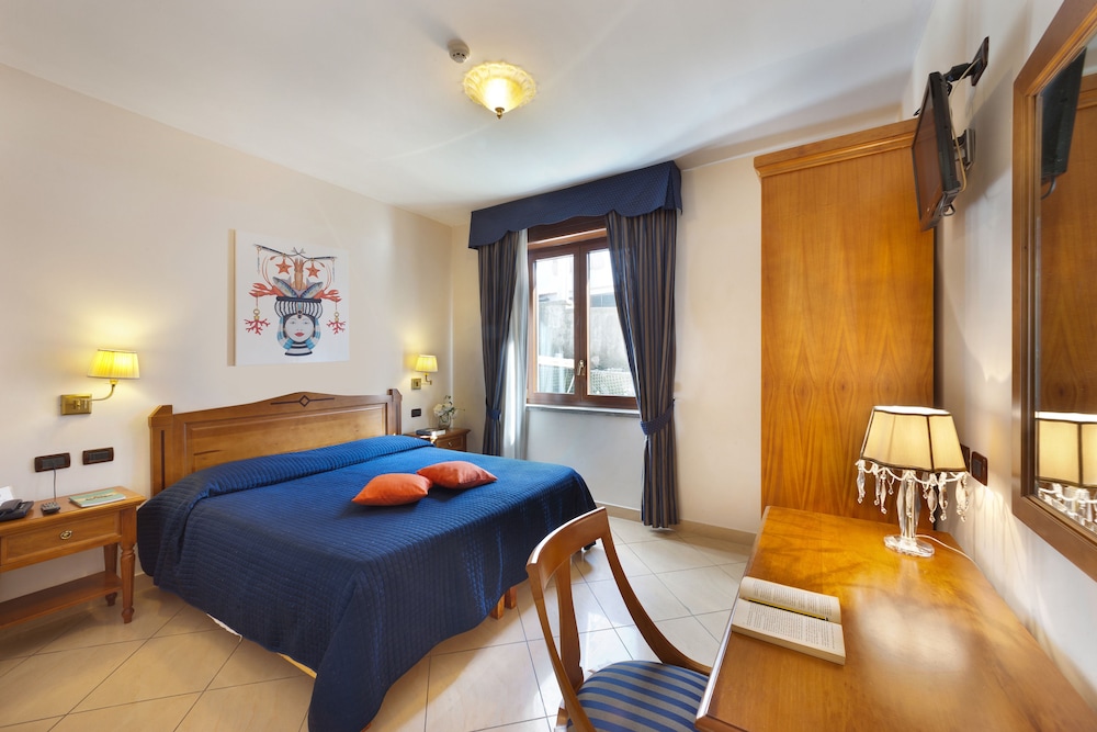 Ulisse Deluxe Hostel 12/42