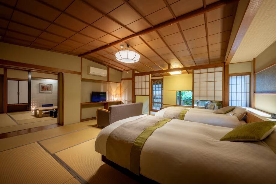 Japanese Western, Single Bed