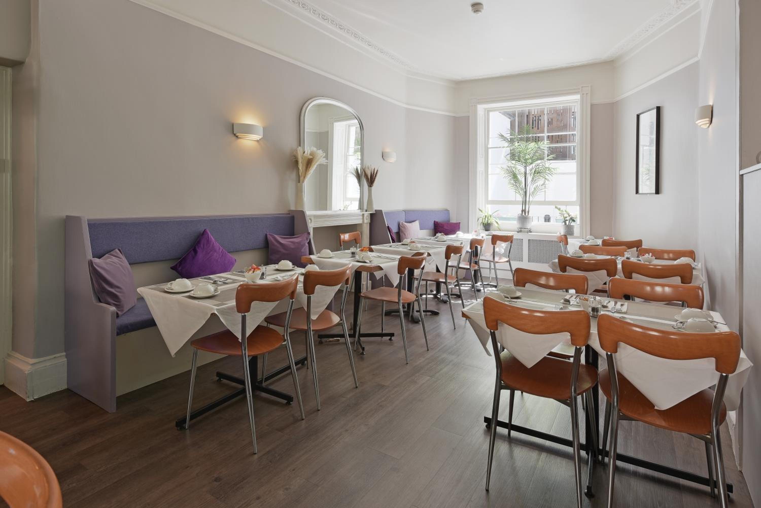 Harlingford Hotel 32/50