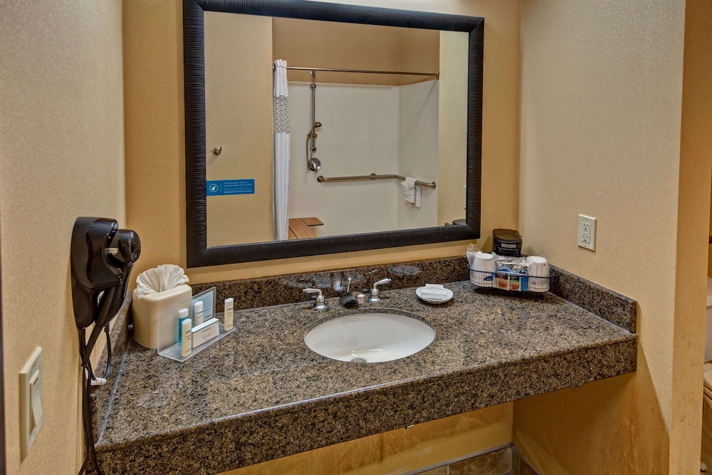 Hampton Inn and Suites Corsicana 26/62