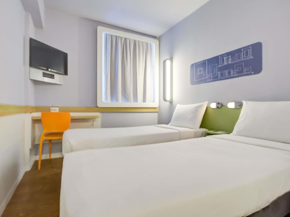 APARTMENT, TWIN BEDS