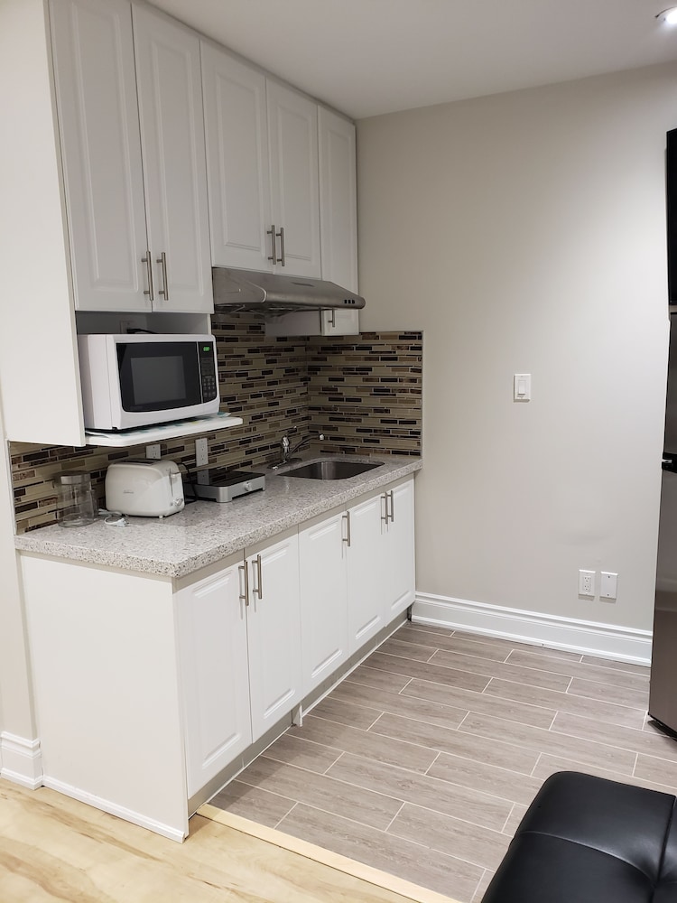 Toronto Rooms And Suites 3/49
