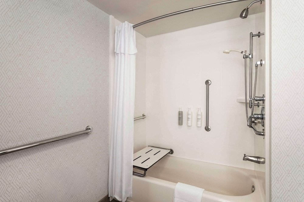استوديو بسرير كينج لذوي الإعاقة، Hampton Inn Columbia Downtown 10/10
