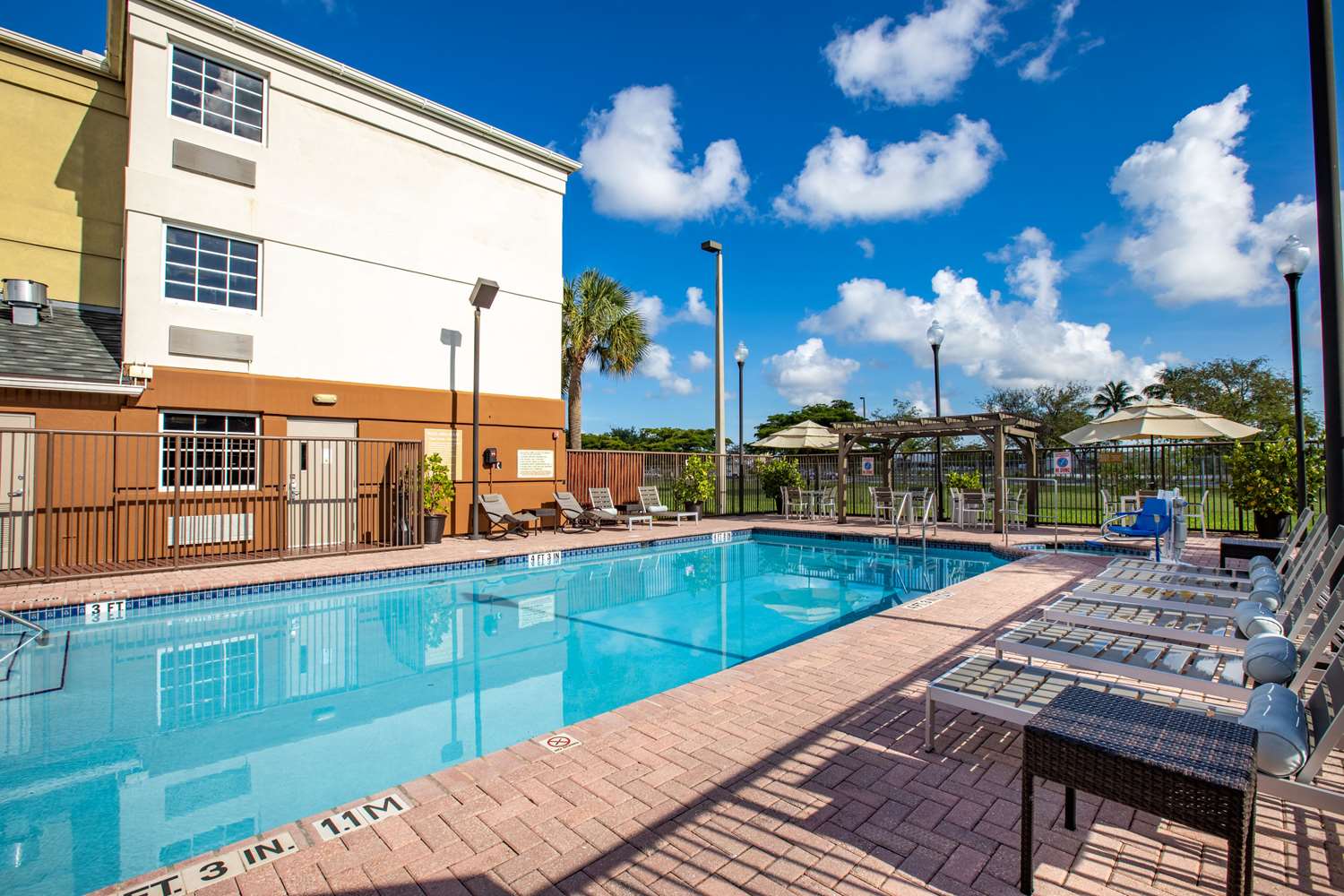 Sonesta Simply Suites Miami Airport Doral 2/16
