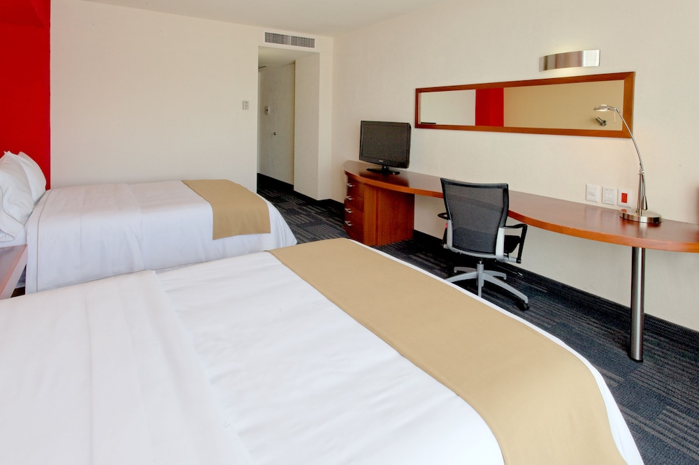 Holiday Inn Express Guadalajara Expo 15/72