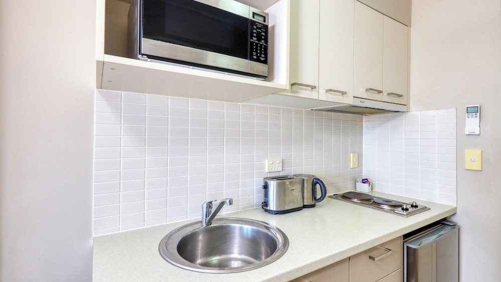 Gladstone Downtown Central Apartment Hotel 45/48