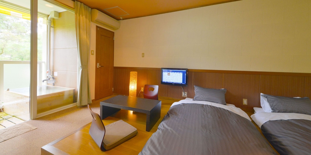 JAPANESE, TWIN BEDS, OUTDOOR BATH