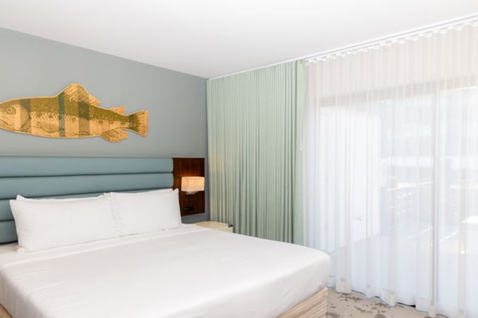Lakehouse Hotel and Resort 15/100