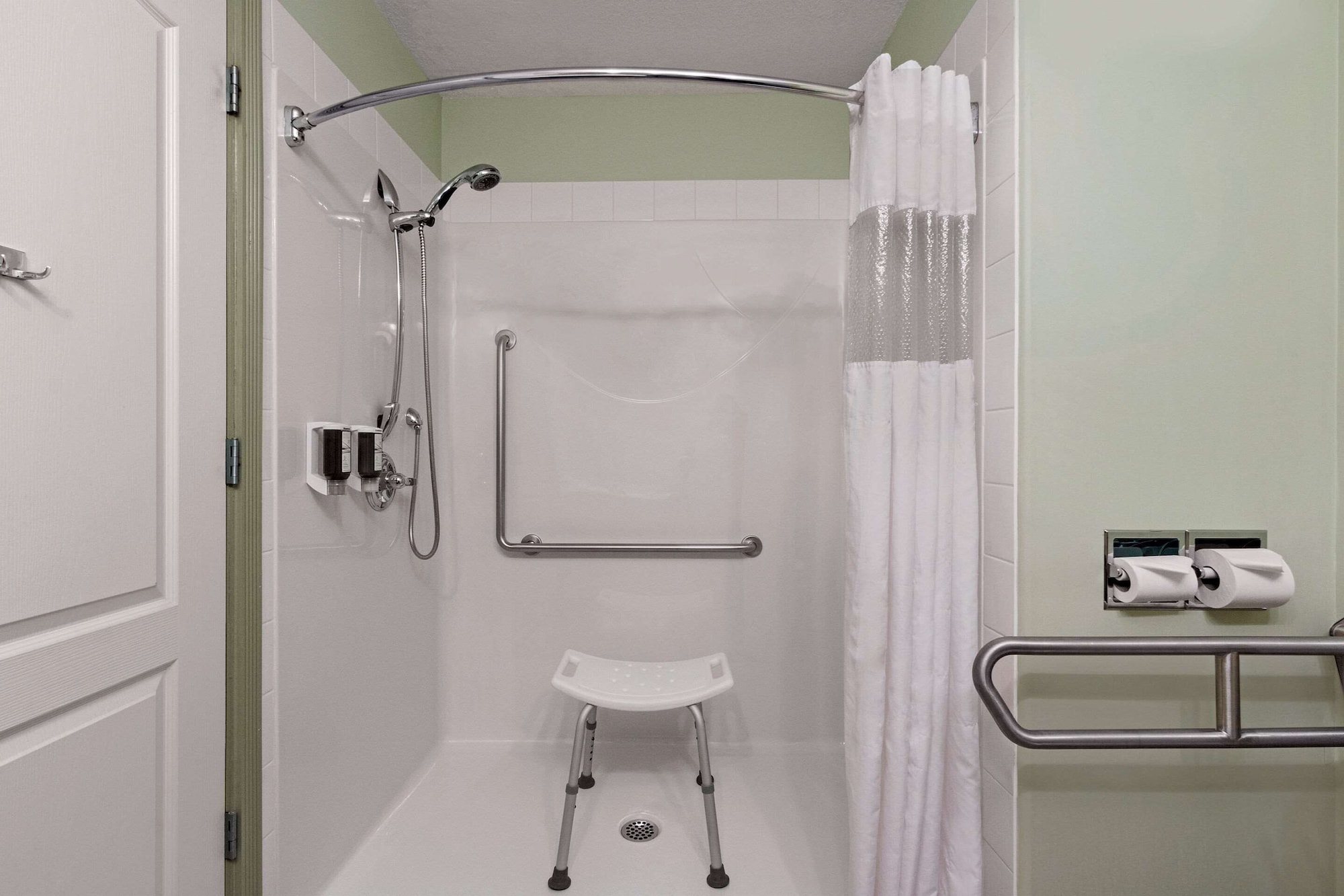 غرفة بسرير كوين لذوي الإعاقة، Quality Inn & Suites Whitecourt 8/8