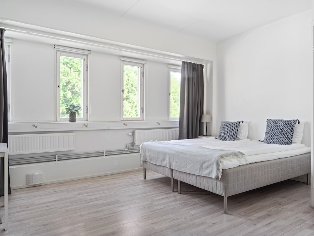Part-Time Home Slagsta Strand 2/13