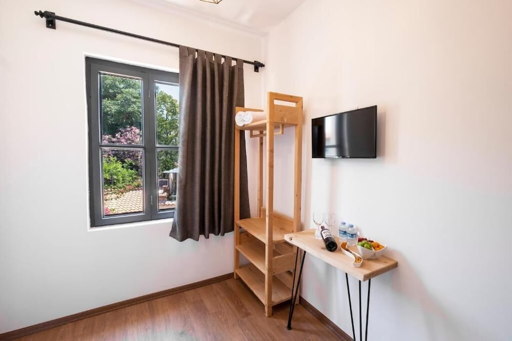 Solo Boutique Hotel 12/23