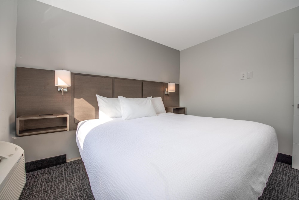 Coast Penticton Hotel 12/50