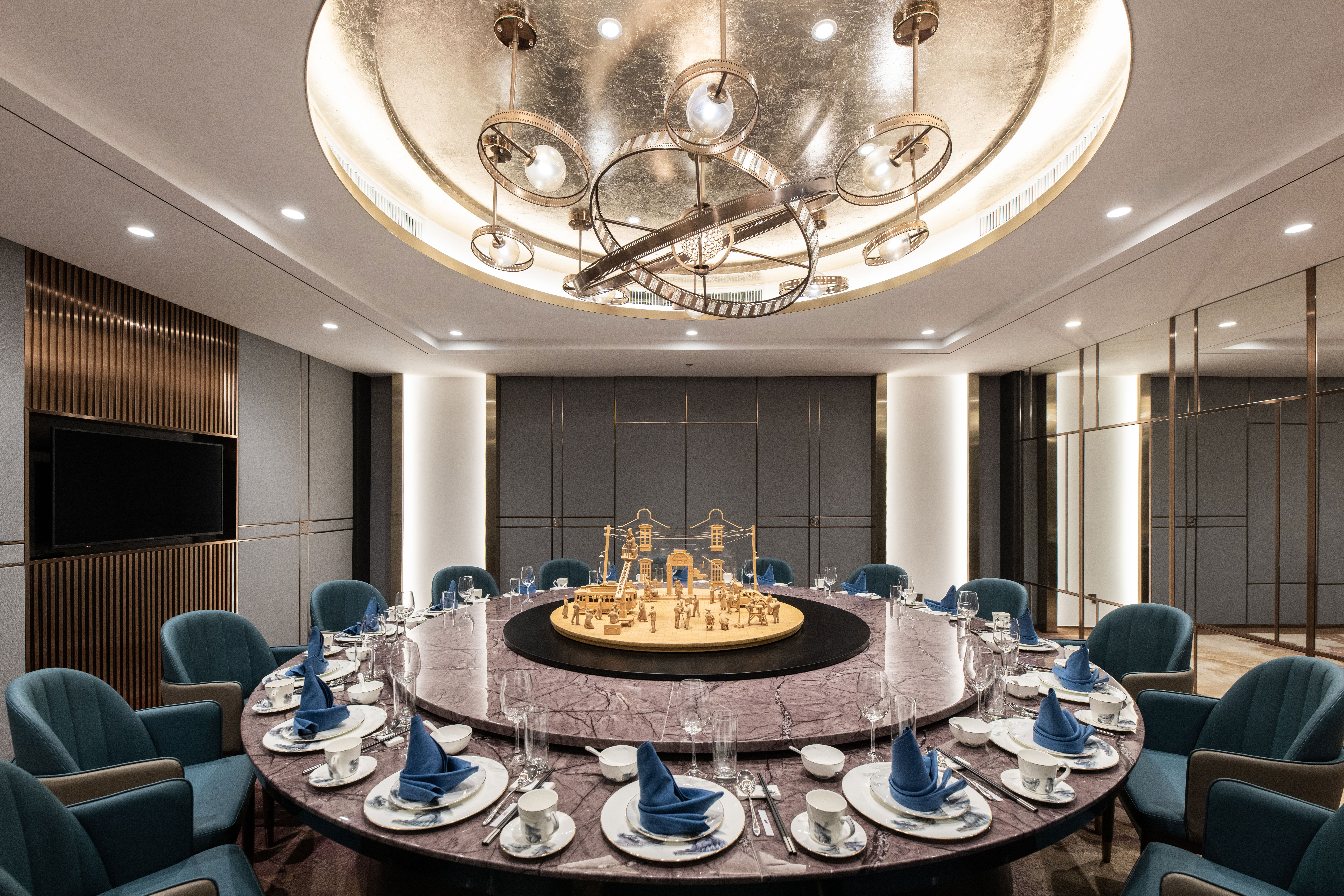 Crowne Plaza Shanghai 75/83