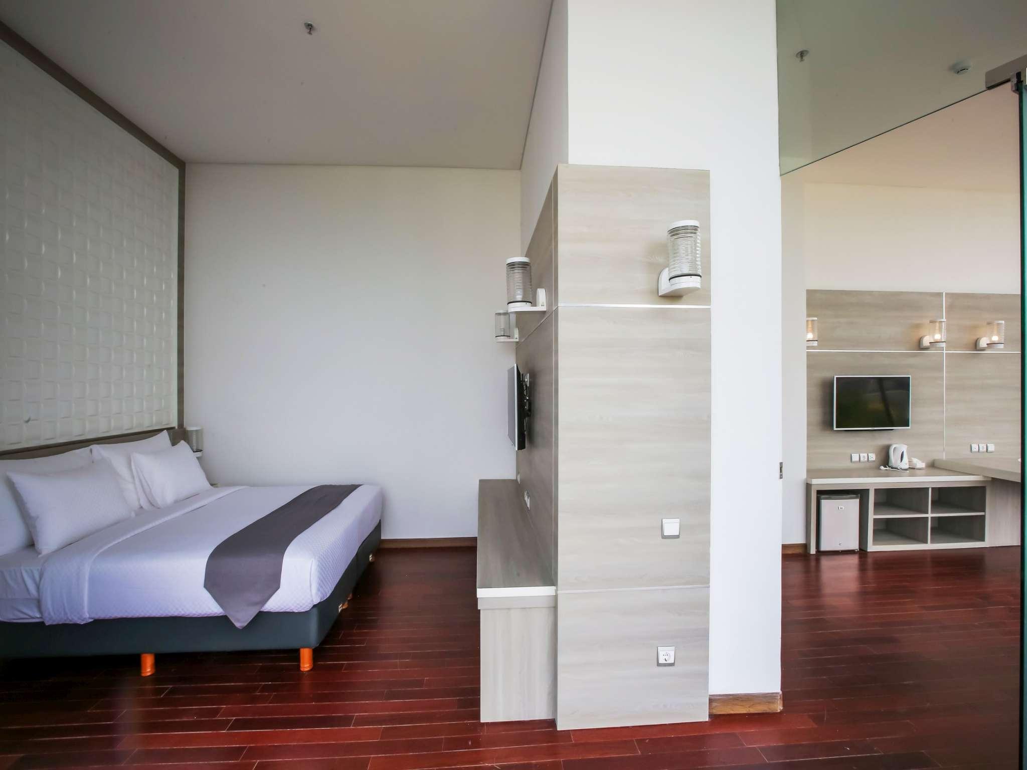 The Alimar Premier Hotel Surabaya 9/25