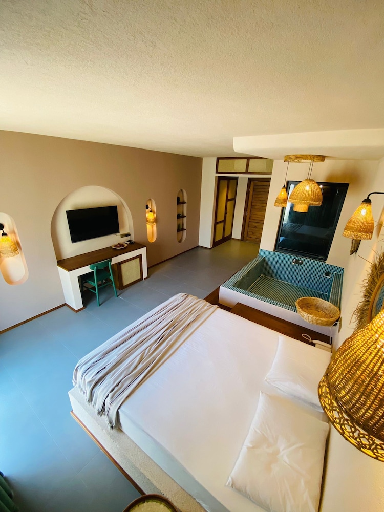 Z Exclusive Hotel And Villas 7/30
