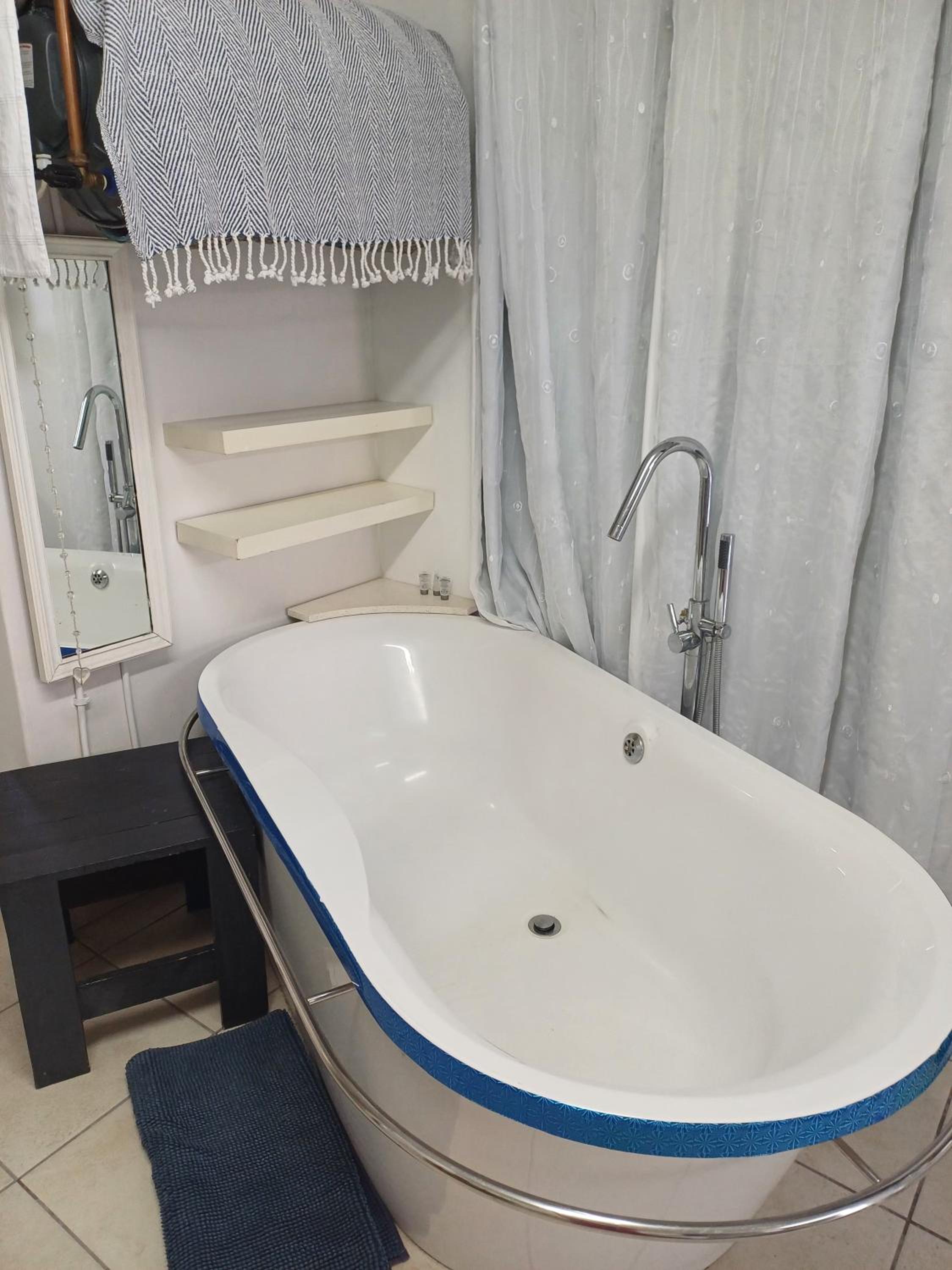 Santini Lace Self Catering 27/29