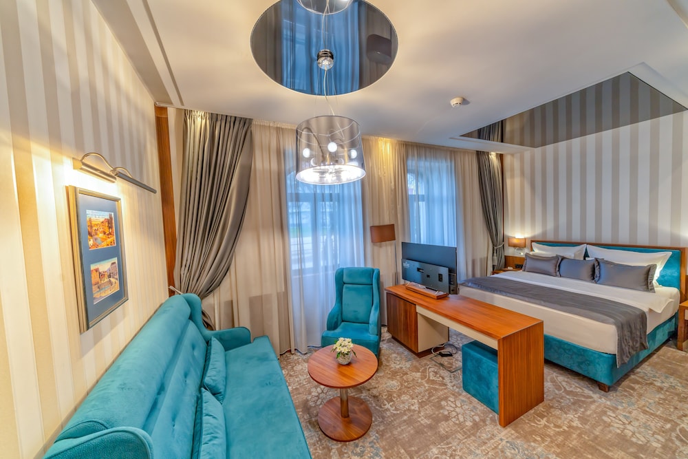 HERITAGE HOTEL KRONE 60/77