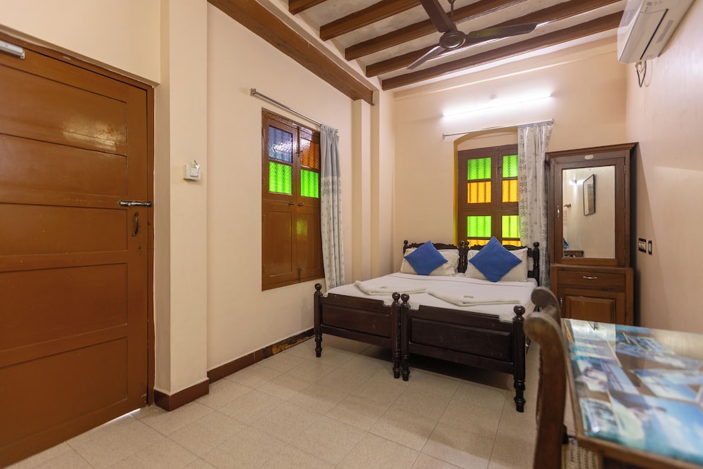 DELUXE, DOUBLE BED