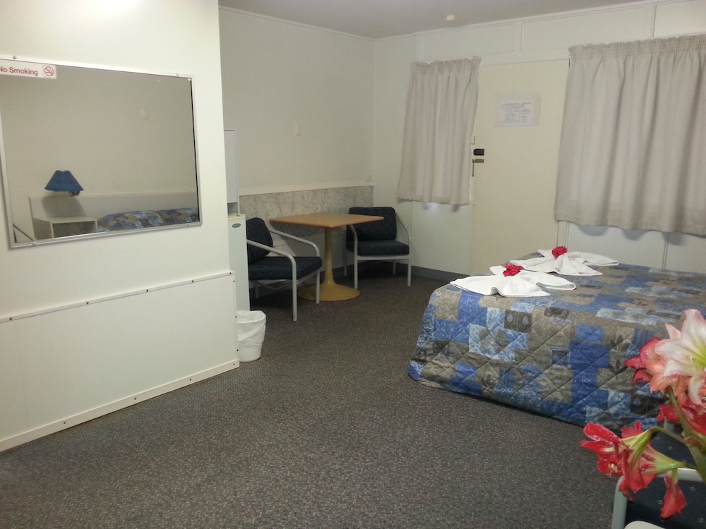Golden Fountain Motel photo4